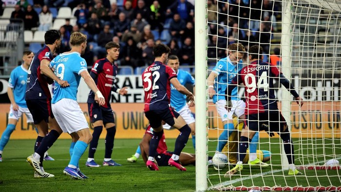 CAGLIARI, ITALY - MARCH 20: Scott Francis Mctominay of Napoli scores his goal 0-1 during the Serie A match between Cagliari Calcio and SSC Napoli at Stadio SantElia on March 20, 2026 in Cagliari, Italy. (Photo by Enrico Locci/Getty Images)