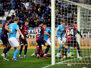 Cagliari Vs Napoli: McTominay Menangkan Partenopei