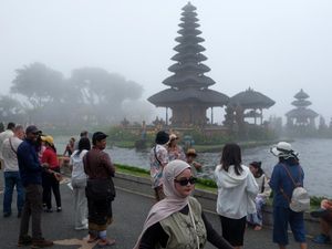 Lonjakan Wisatawan Warnai Ulun Danu Beratan Saat Libur Lebaran