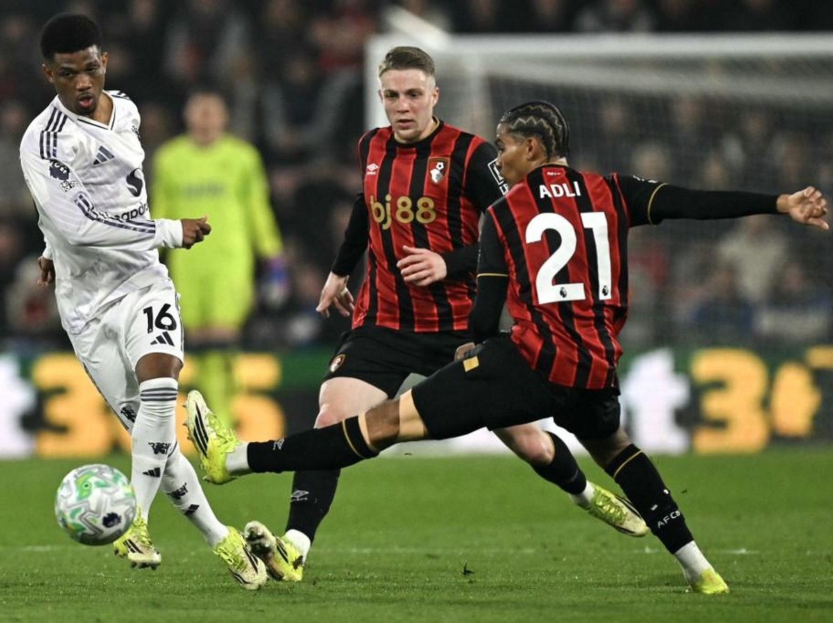 Bournemouth vs Manchester United diwarnai kontroversi soal penalti. (Foto: AFP/GLYN KIRK)