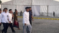 Menteri PU Dody Dampingi Prabowo Salat Id di Aceh Tamiang