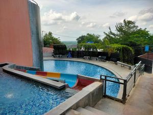 Lebaran di Talaga Langit Cirebon, Sensasi Berenang di Atas Perbukitan