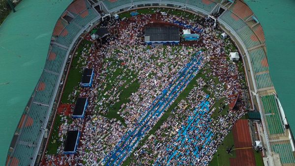 Perdana, Salat Id Digelar di Stadion Pakansari Bogor