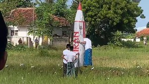 Petasan Rudal Iran Diledakkan di Pamekasan Usai Salat Id