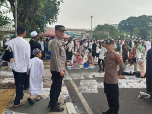 Ribuan Personel Polri Amankan 9.532 Masjid di Sumsel Saat Salat Id