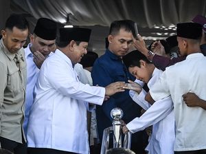 Video: Presiden Prabowo Halalbihalal Seusai Salat Id Bareng Warga Aceh Tamiang