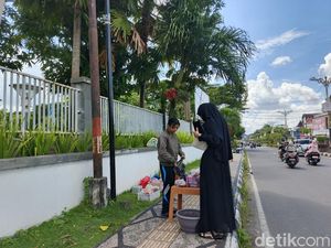 Penjual Bunga Tabur di Lombok Tengah Kecipratan Berkah Idul Fitri