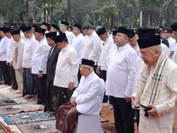 Pramono hingga Foke Salat Id di Balkot Jakarta, Maruf Amin Jadi Khatib