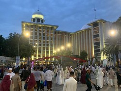 Jemaah Mulai Berdatangan, Begini Suasana di Istiqlal Jelang Salat Id