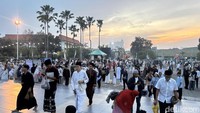 Potret Ribuan Jemaah Salat Idulfitri di Masjid Al Akbar Surabaya