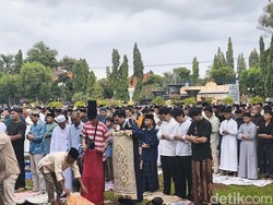 Salat Id di Taman Kota Singaraja dan Pesan Silaturahmi