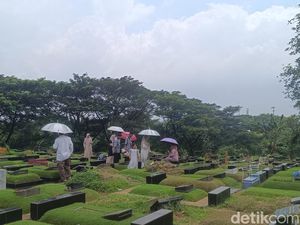 TPU Tanah Kusir Ramai Dikunjungi Peziarah Saat Lebaran 2026, Lalin Macet