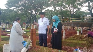 Reaksi Ayah soal Makam Vidi Aldiano Ada di Google Maps