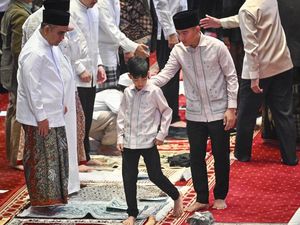 Video Warga Rebutan Foto Bareng Wapres Gibran Usai Salat Id di Masjid Istiqlal