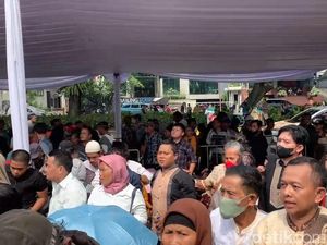Ikut Open House di Istana, Warga Penasaran Ingin Lihat Prabowo dan Dapat Sembako