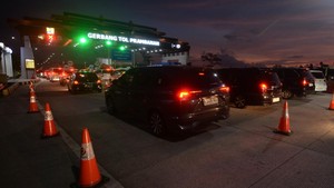 Antrean Kendaraan Mengular di GT Prambanan Saat Libur Lebaran