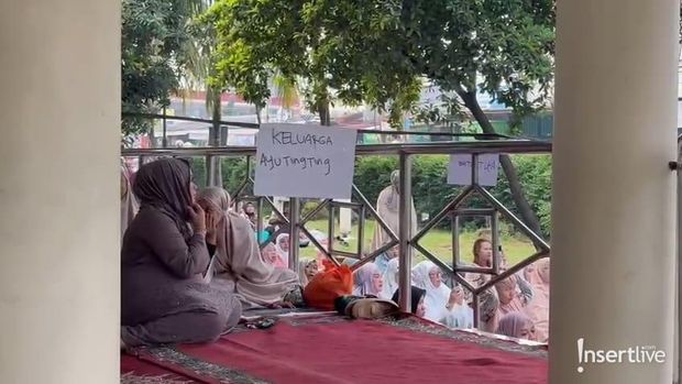 Reservasi Tempat Salat Id, Ayu Ting Ting Jadi Sorotan