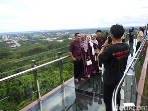 Cekrak-cekrek di Jembatan Kaca IKN