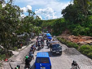 Jalan Nasional Ambles, Kendaraan Mengular di Jalur Menuju Palabuhanratu!