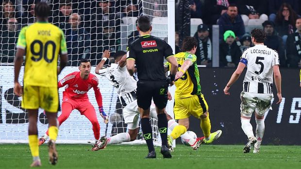 Soccer Football - Serie A - Juventus v U.S. Sassuolo - Allianz Stadium, Turin, Italy - March 21, 2026 U.S. Sassuolo's Andrea Pinamonti scores their first goal REUTERS/Guglielmo Mangiapane