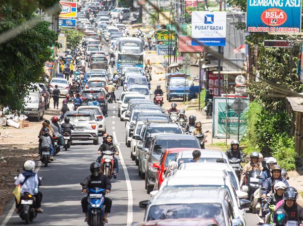 Lalu Lintas Padat di Lembang, Polisi Terapkan Sistem Buka Tutup