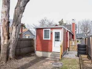 Rumah Mungil Tanpa Kamar Dijual Rp 5 M, yang Jual Dikritik Abis