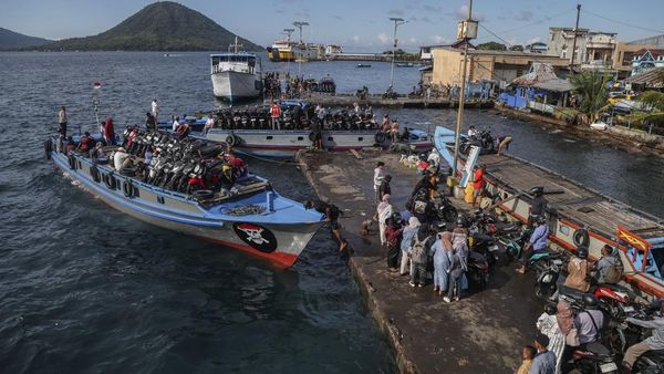 Penyeberangan Tradisional Ramai Saat Lebaran di Maluku Utara
