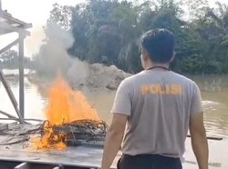 Polisi Sikat Tambang Ilegal di Sungai Bawang Kuansing, Rakit PETI Dimusnahkan