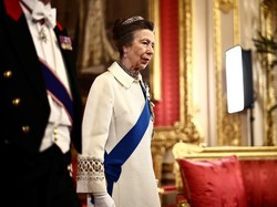 Gaya Recycling Putri Anne, Pakai Lagi Busana Puluhan Tahun di Acara Resmi