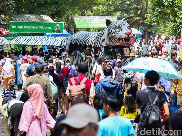 Ragunan Diserbu 37 Ribu Pengunjung di Hari Kedua Lebaran