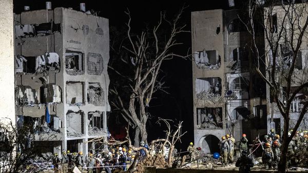 Serangan Rudal Iran Hantam Kota Arad, 88 Orang Terluka