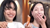 Seru! Lucinta Luna Mukbang Pizza hingga Nasi Telur bareng Omay
