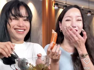 Seru! Lucinta Luna Mukbang Pizza hingga Nasi Telur bareng Omay