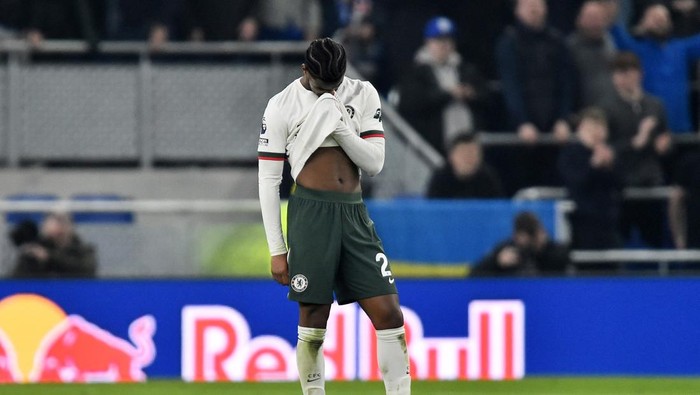 Chelsea kalah melulu, mejan pula.
