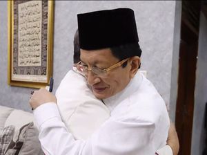 Pelukan Hangat Uskup Agung Jakarta dan Menag Saat Momen Lebaran