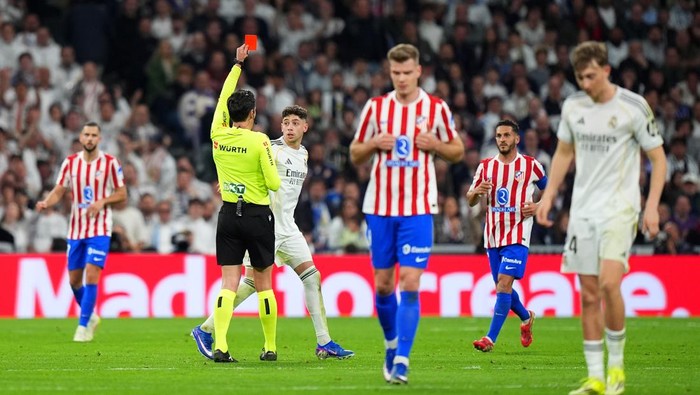 MADRID, SPAIN - MARCH 22: Federico Valverde of Real Madrid reacts towards Referee Jose Munuera after being shown a red card during the LaLiga EA Sports match between Real Madrid CF and Atletico de Madrid at Estadio Santiago Bernabeu on March 22, 2026