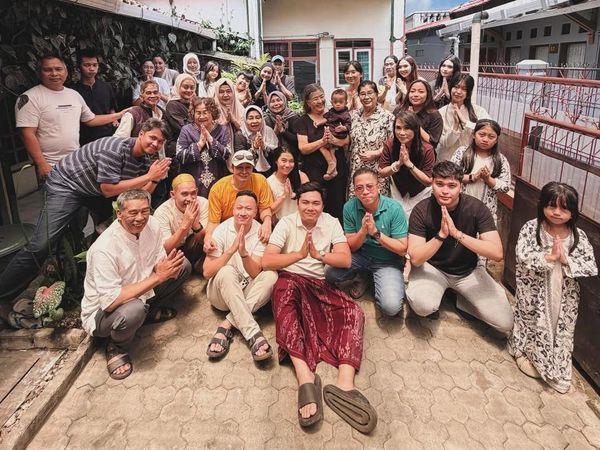 Toleransi, Deretan Selebritas Ini Ikut Rayakan Idul Fitri Bareng Keluarga