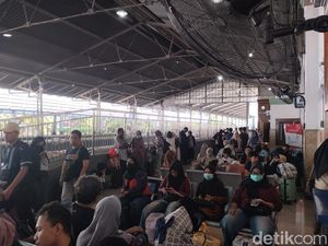 Arus Balik, 1.757 Penumpang Padati Stasiun Sidoarjo