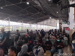 Arus Balik, 1.757 Penumpang Padati Stasiun Sidoarjo