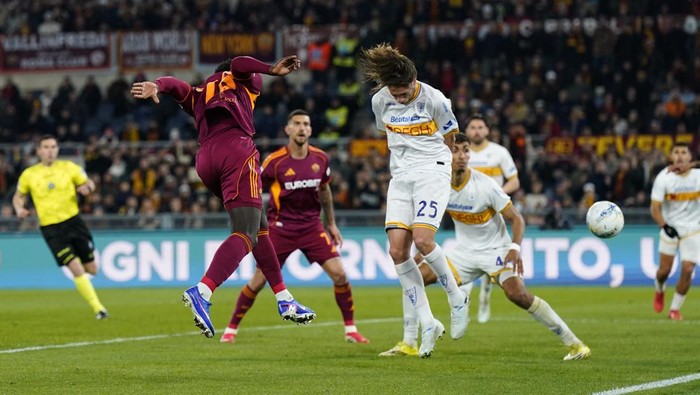 Soccer Football - Serie A - AS Roma v Lecce - Stadio Olimpico, Rome, Italy - March 22, 2026 AS Romas Robinio Vaz scores their first goal REUTERS/Matteo Ciambelli