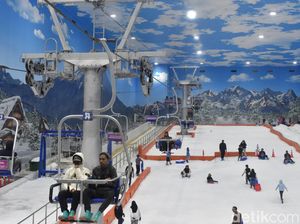 Trans Snow World Surabaya Jadi Favorit Libur Lebaran