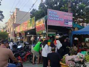 Penghasilan Pedagang di Sekitar Taman Sri Deli Meningkat saat Libur Lebaran