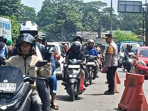 Geliat Arus Balik, Volume Kendaraan Meningkat di Jalan Alternatif Cibubur