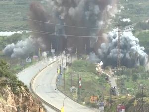 Video Detik-detik Militer Israel Hancurkan Jembatan Qasmiyeh di Lebanon