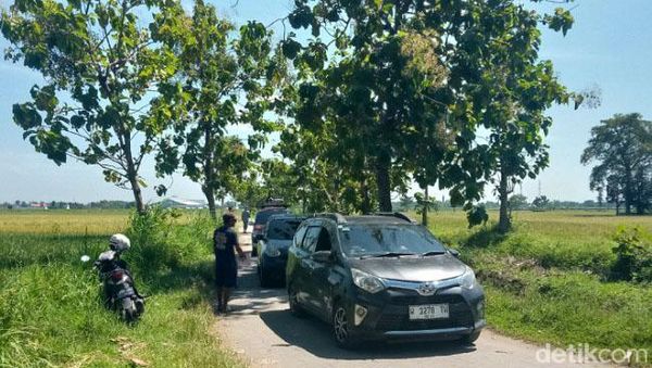 Hindari Kemacetan Pemudik Lewati Jalan Kampung di Jombang