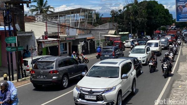 Jalur Menuju Kota Batu Mulai Padat Merayap