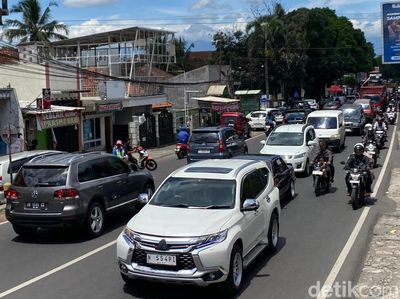 Jalur Menuju Kota Batu Mulai Padat Merayap