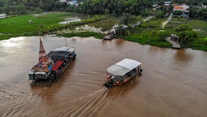 Lonjakan Penyeberangan di Sungai Brantas saat Lebaran