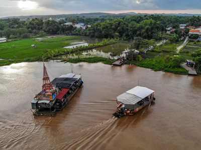 Lonjakan Penyeberangan di Sungai Brantas saat Lebaran