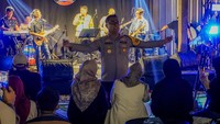 Cara Unik Polres Ciamis Usir Lelah Pemudik: Nyanyi Bareng!
